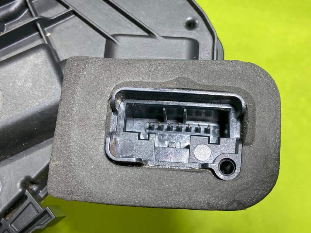 FECHADURA ELÉTRICA - TRASEIRO ESQUERDO - VW JETTA (5K4839015R) - Imagem 3