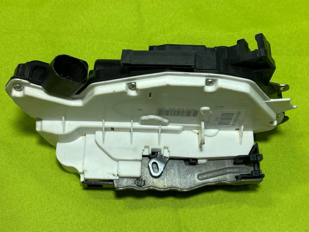 FECHADURA ELÉTRICA - TRASEIRO DIREITO - VW AMAROK (5N0839016G) - Imagem 4