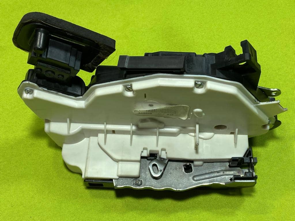 FECHADURA ELÉTRICA - TRASEIRO DIREITO - VW JETTA (5K4839016F) - Imagem 7